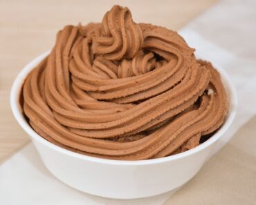 2-Ingredient Hot Chocolate Whipped Cream Recipe