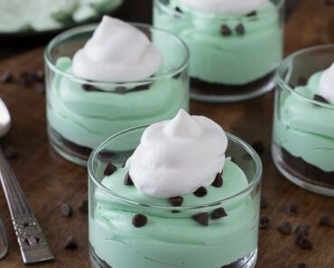 No-Bake Little Mint Chocolate Cheesecakes