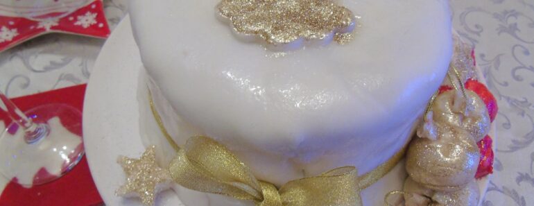 Moist Banana Christmas Cake is Coming to Town