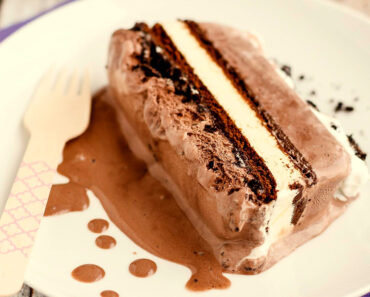 Ice Cream Cake with Oreos Recipe