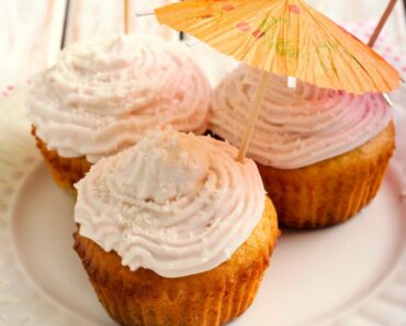 Pina Colada Cupcakes (25-Minute Recipe)