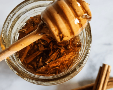 How to Make Cinnamon – Infused Honey